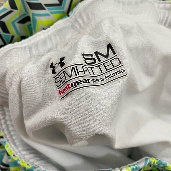 Under Armour Semi-Fitted Geometric Shorts Size S - Picture 3 of 7